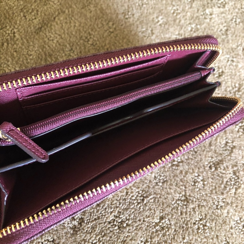 Michael Kor Wristlet - Picture 3 of 7